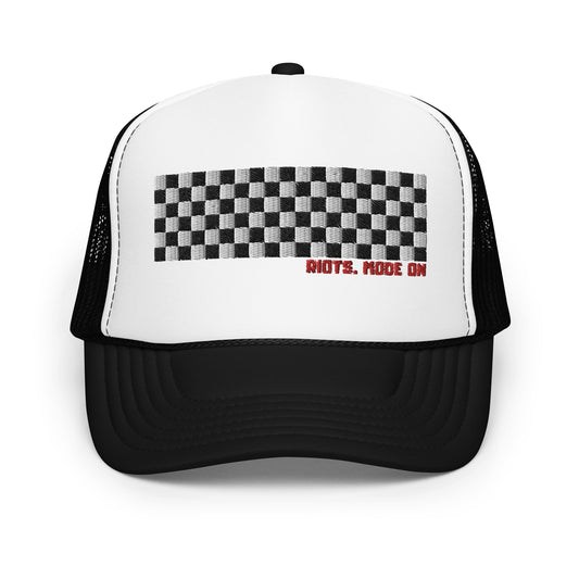 RiOTS. - RiOTS. RACING - MODE Mesh Trucker Hat - White/Black